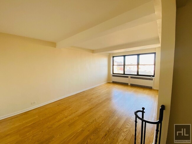 Building Photo - 930 Grand Concourse