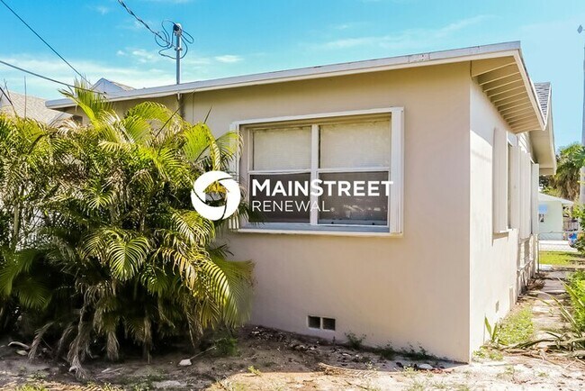 Building Photo - 2 Bedroom Pet-Friendly Home in Lake Worth, FL with Main Street Renewal