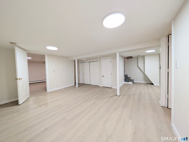 Building Photo - 186 Marigold Ave