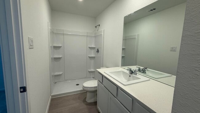 Building Photo - 913 Pertuso Ln