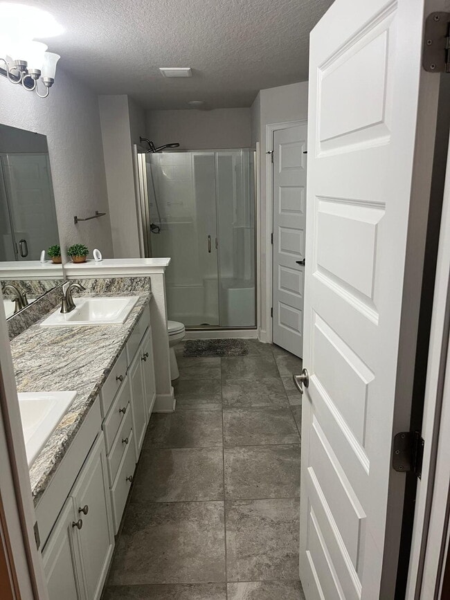 Building Photo - "Spacious 4-Bedroom Home in Mulberry's Heritage Park - 2 Full Baths & 2,211 Sq. Ft. of Comfort!"