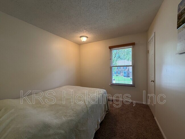Building Photo - 3877 Sherman Oaks Ave