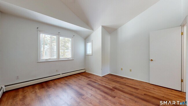 Building Photo - 6 Lyle Ct