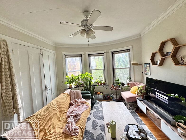 Primary Photo - 2119 W Giddings St