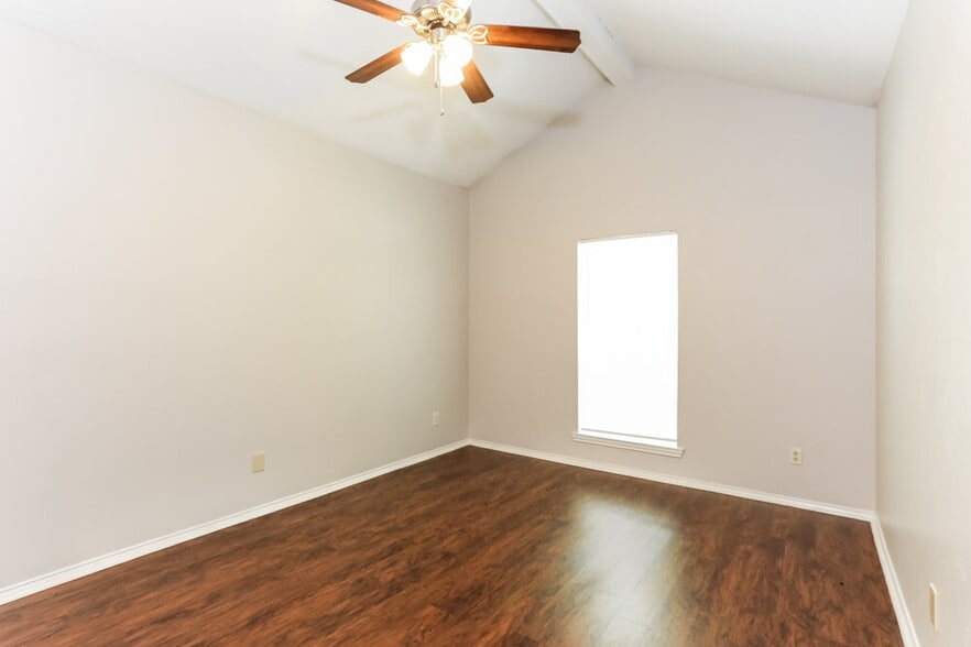 Building Photo - 704 Brookhaven Dr