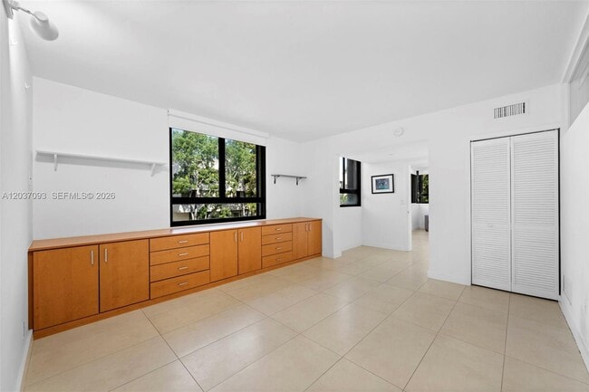 Building Photo - 181 Crandon Blvd