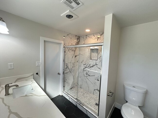 Building Photo - Mid-Century Modern Gem in Historic Paradise Palms!