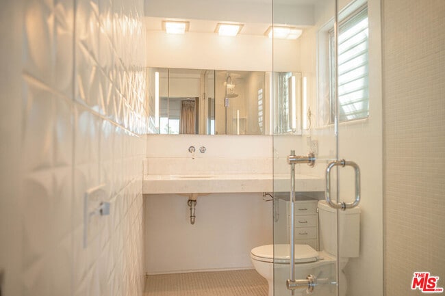 Building Photo - 8895 Appian Way