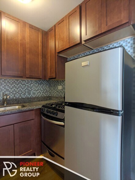 Building Photo - 532 W Arlington Pl