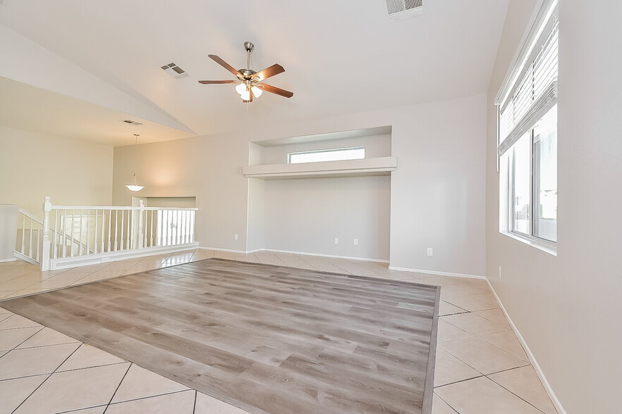 Building Photo - 9729 Red Horse St