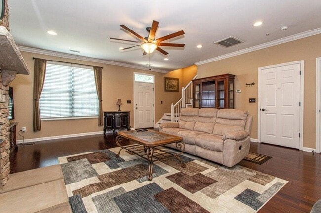 Building Photo - Farragut 37934 -  3 bedroom, 2.5 bath home  - Call or text Susan Niedergeses (865) 300-4722