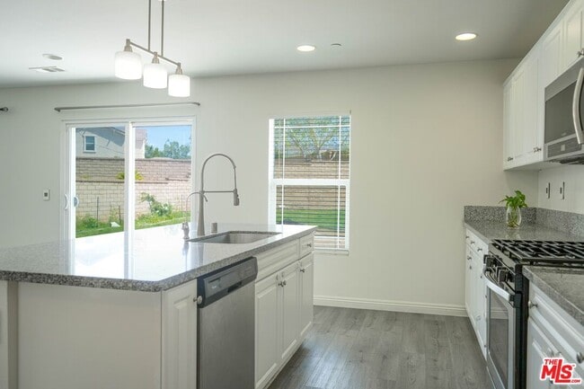 Building Photo - 2732 Hemlock Rd