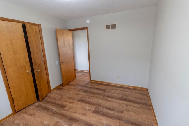 Building Photo - 1213 E Smiley Ln