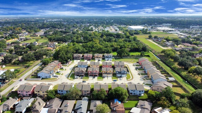 Building Photo - 4334 Oak Ridge Dr