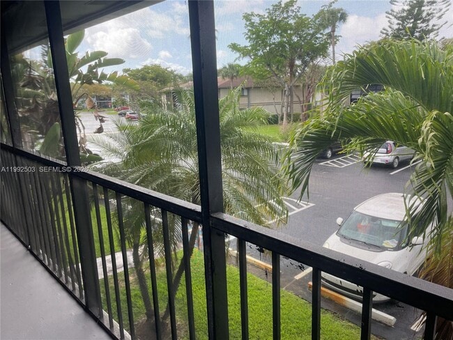 Building Photo - 819 NE 199th St