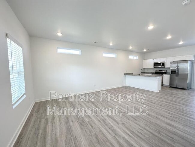 Building Photo - 1070 Boardwalk Ave