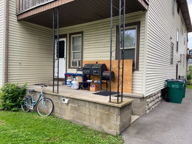 Building Photo - 157 Saranac Ave