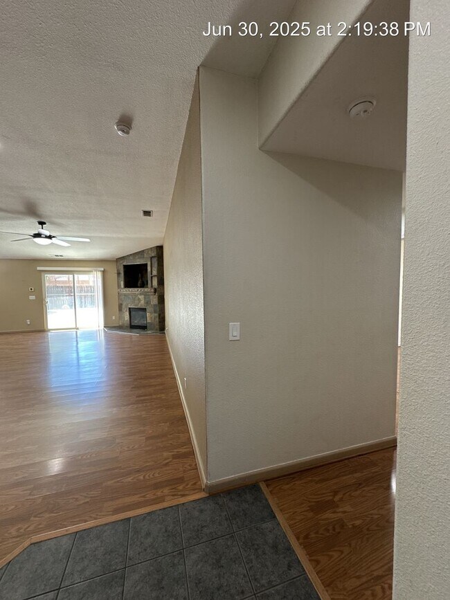 Building Photo - 3969