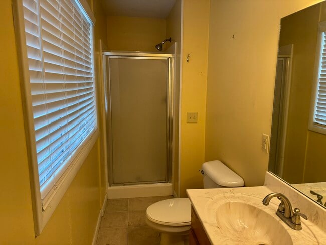 Building Photo - 407 Morris St