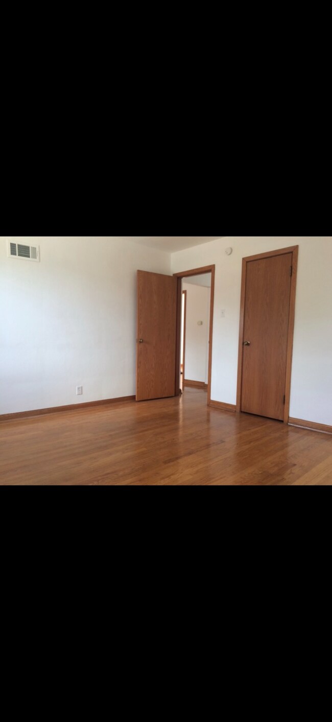 Building Photo - 4605 Jamieson Ave