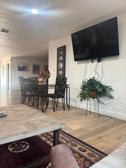 Building Photo - 1170 E 43rd St