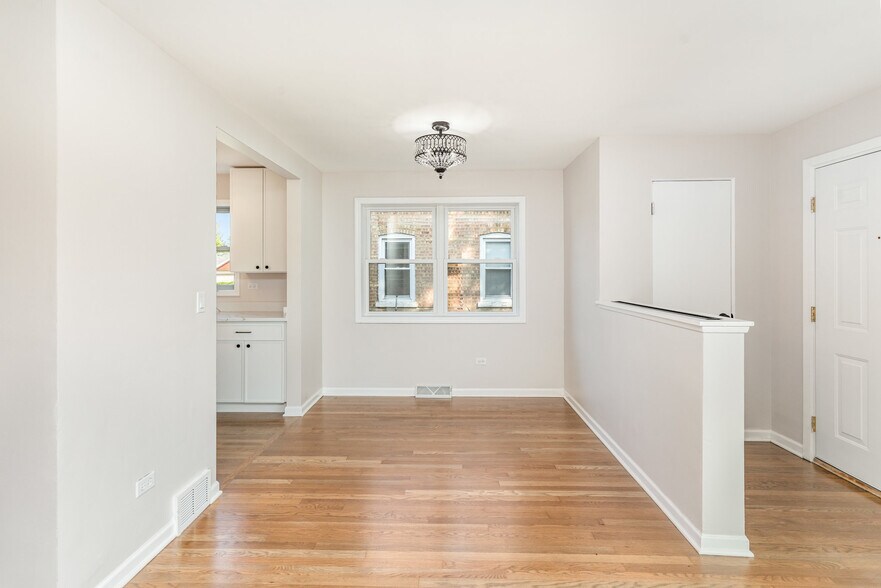 Building Photo - 9356 S Union Ave