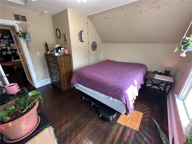 Building Photo - 613 3rd St SW