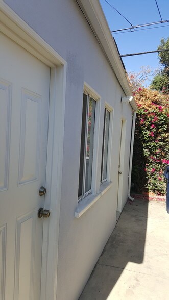 Laundy Rm/Sec. Cameras/Motion Sensor Lights - 305 N Palm Ave