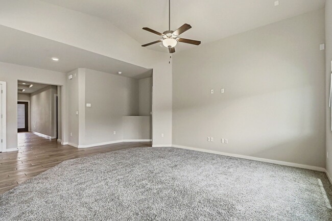 Building Photo - 14740 Mike a Mendoza Ave