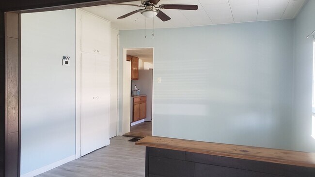 Building Photo - 3 bedroom 1 bath