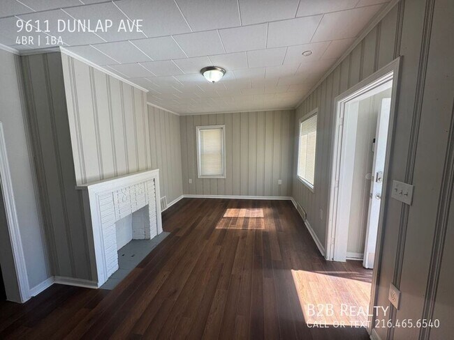 Building Photo - 9611 Dunlap Ave