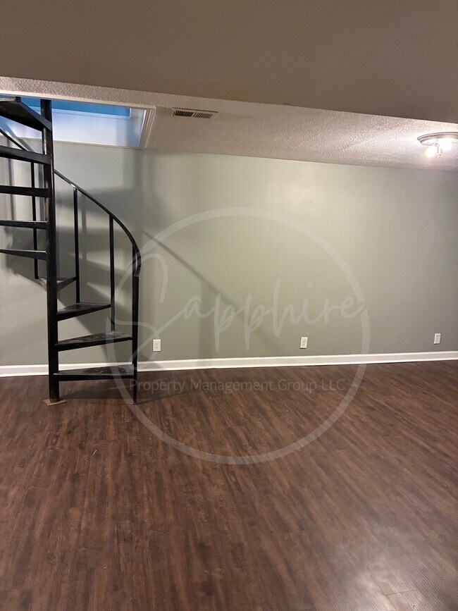 Building Photo - 2815 S Collin Ave