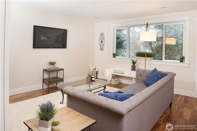 Building Photo - 4 Bed 3 Bath SFR Fully Fenced Home in Shor...