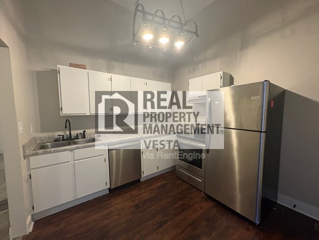 Building Photo - 384 Spring St