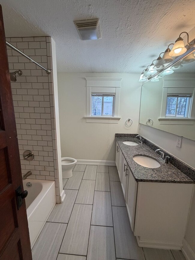 Building Photo - Fully Renovated 3BR in the Heart of Columbus