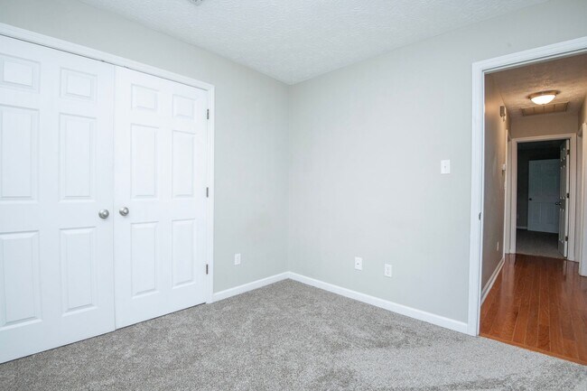 Building Photo - Knoxville 37922 - 3 bedroom, 2 bath with fenced-in yard - Call Susan Niedergeses (865) 300-4722
