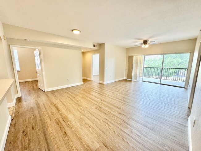 Building Photo - ** FAIRWAY PRESERVE ** 3 BED / 2 BATH COND...