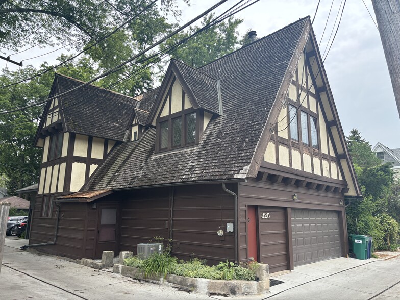 Primary Photo - 325 Forest Ave