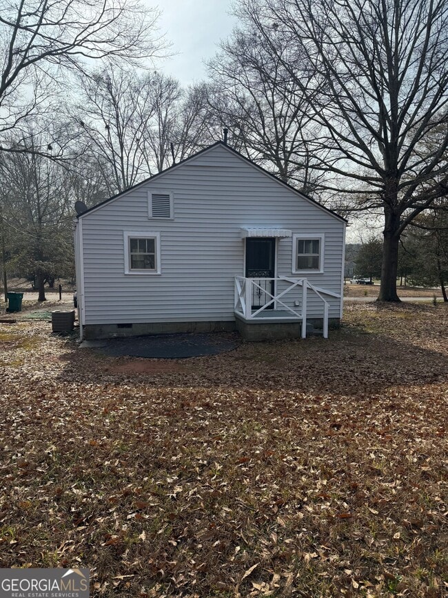 Building Photo - 202 1/2 Pleasant St