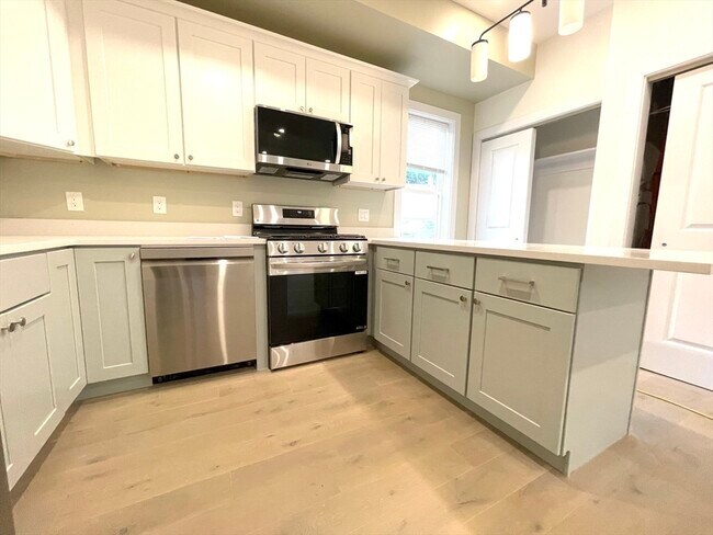 Building Photo - 16 Delle Ave