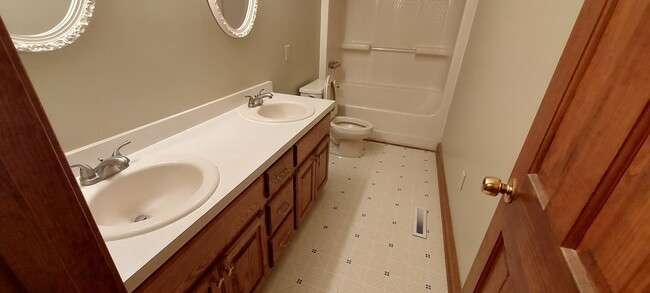 Building Photo - Beautiful Ranch in desirable location