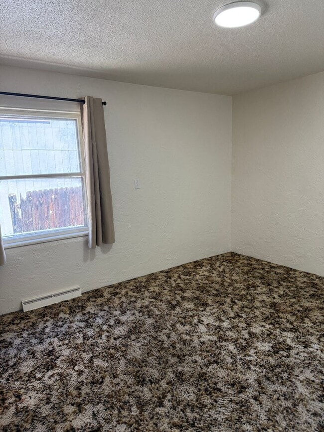Building Photo - 2 bed 1 bath home