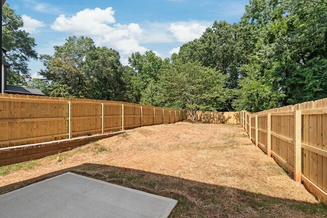 Building Photo - Move-in Ready Modern Townhome!!