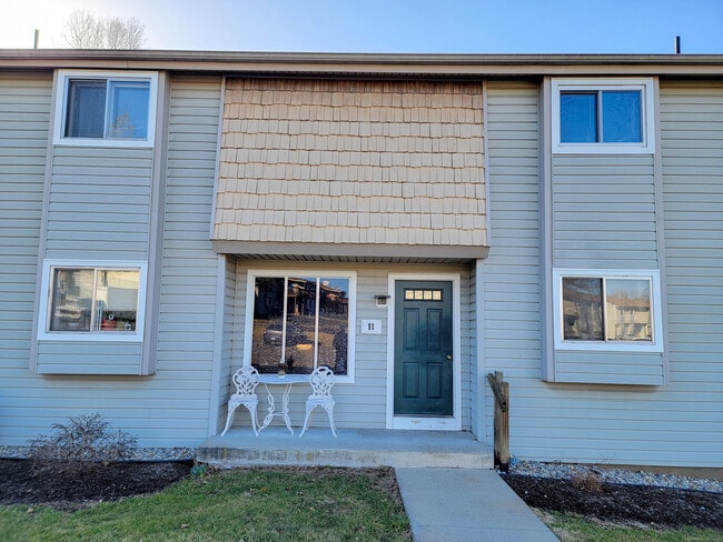 Primary Photo - 11 Carillon Dr