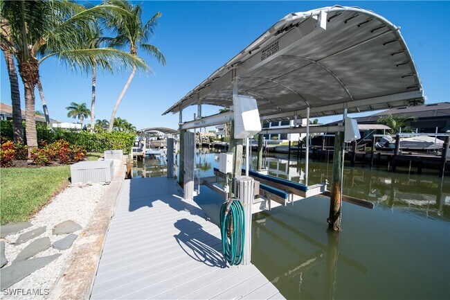 Building Photo - 911 Heron Ct