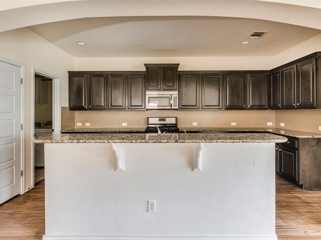 Building Photo - 120 Sawtooth Dr