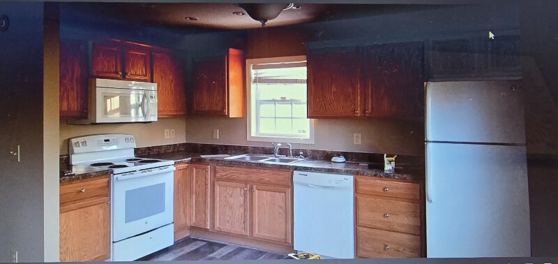 Building Photo - 2102 Kingsbury Rd