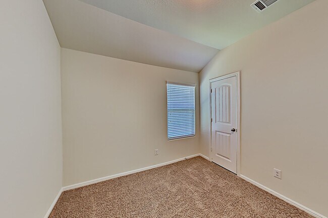 Building Photo - Spacious 4-Bed Home with Community Pool in Crowley