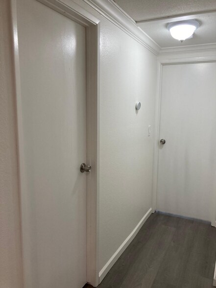 Building Photo - 166 Hackamore Ln