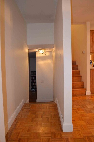 Building Photo - 5681 Fullview Heights Dr